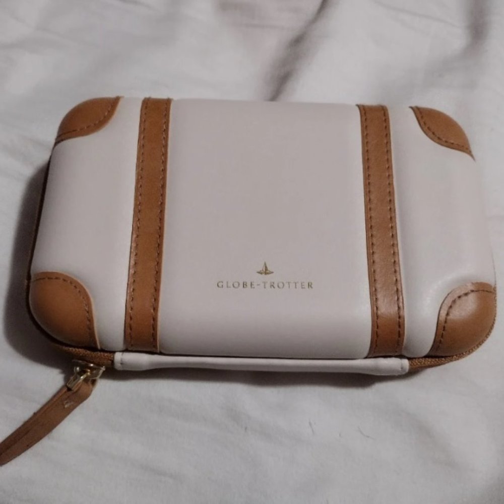 Globe-Trotter Amenity Case